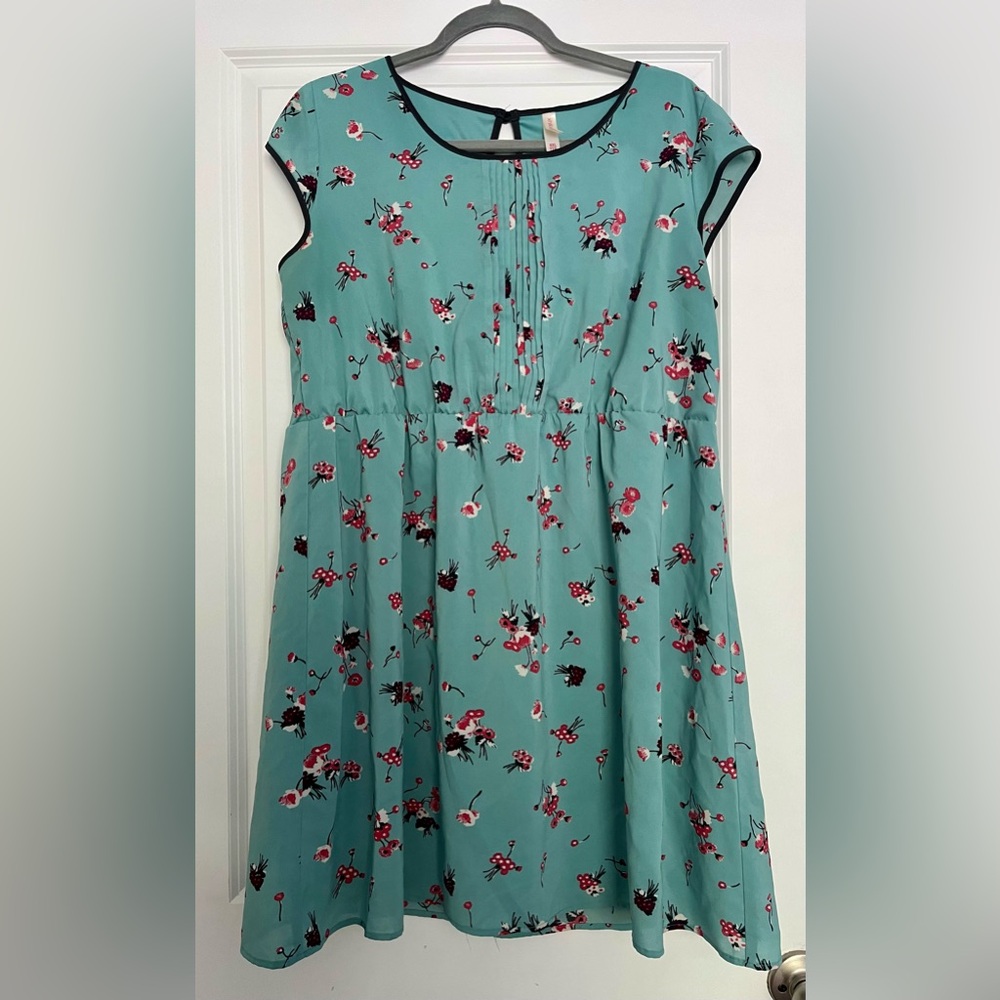 EUC Xhilaration Blue Floral Dress (XXL) 👗
